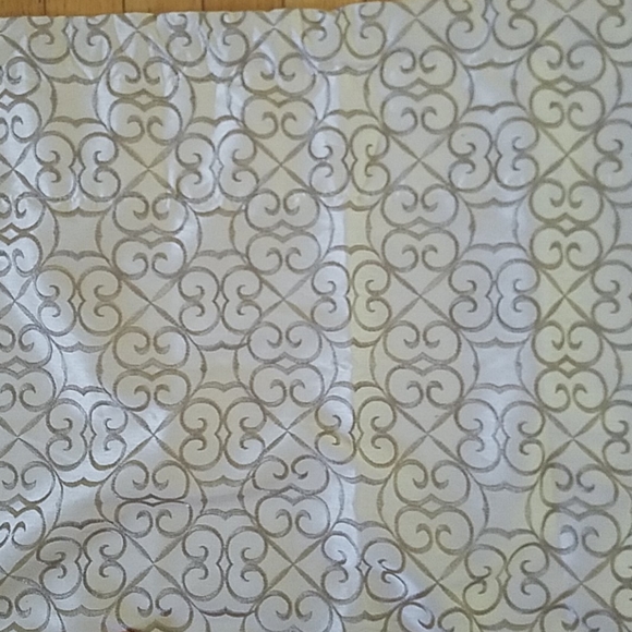 2 Scalloped Valances - Picture 2 of 5